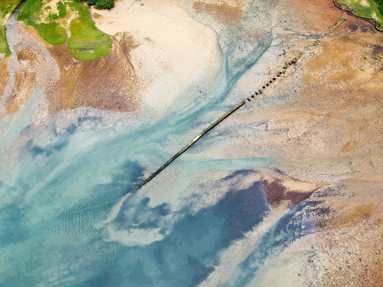 Illustration showing satellite avoiding collision with space debris