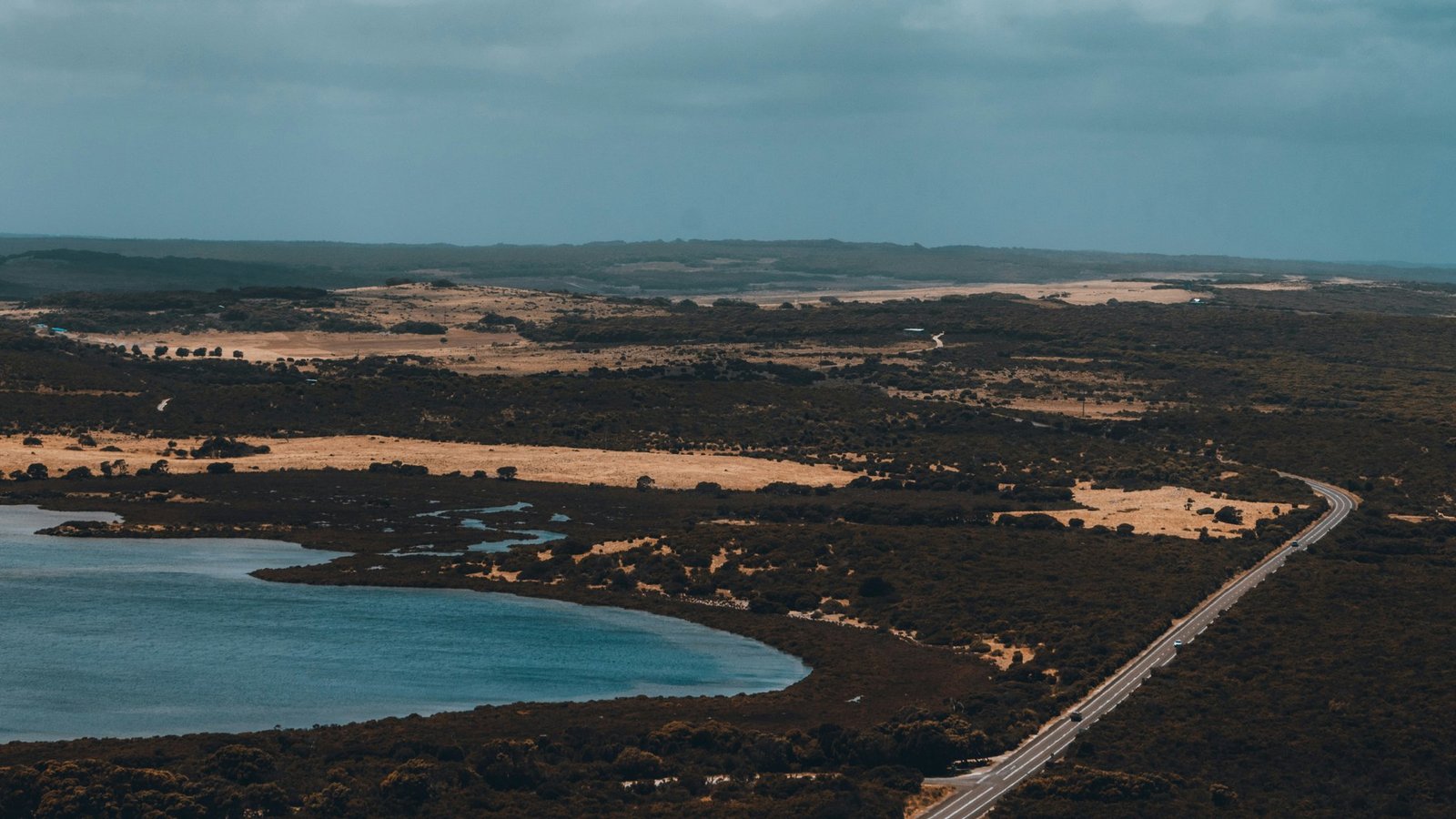 Comparison chart showing tailored versus generic satellite insurance costs and benefits.