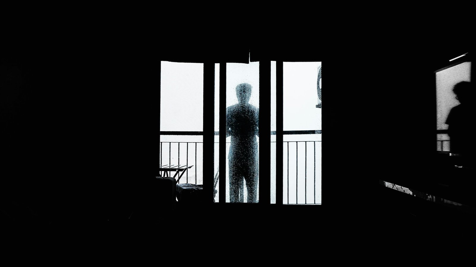 Infographic showing common risks covered by satellite insurance policies.