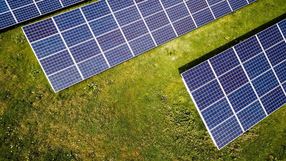 Infographic showing top 5 causes of satellite solar panel failure: radiation degradation (38%), micrometeoroid impact (22%), thermal cycling fatigue (18%), manufacturing defect (12%), ESD events (10%)