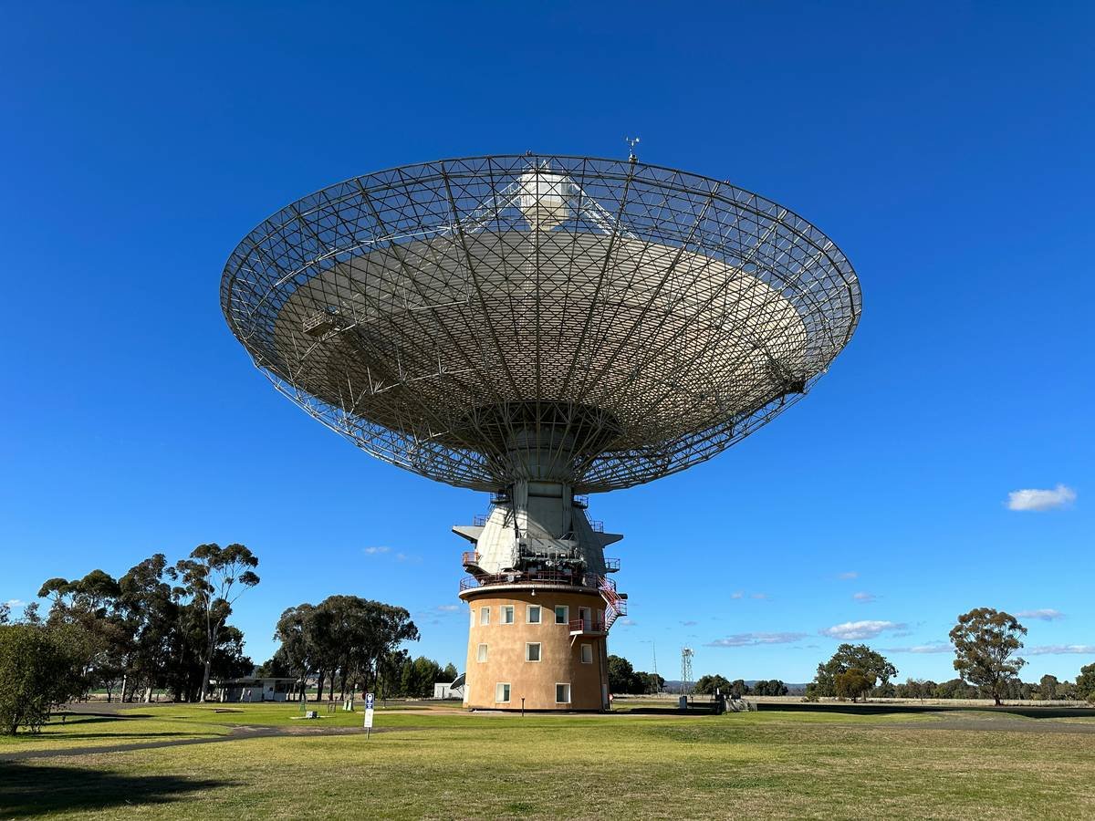 Chart showing industries affected by satellite signal loss: maritime (32%), precision ag (28%), UAV/drones (18%), remote broadband (14%), others (8%)