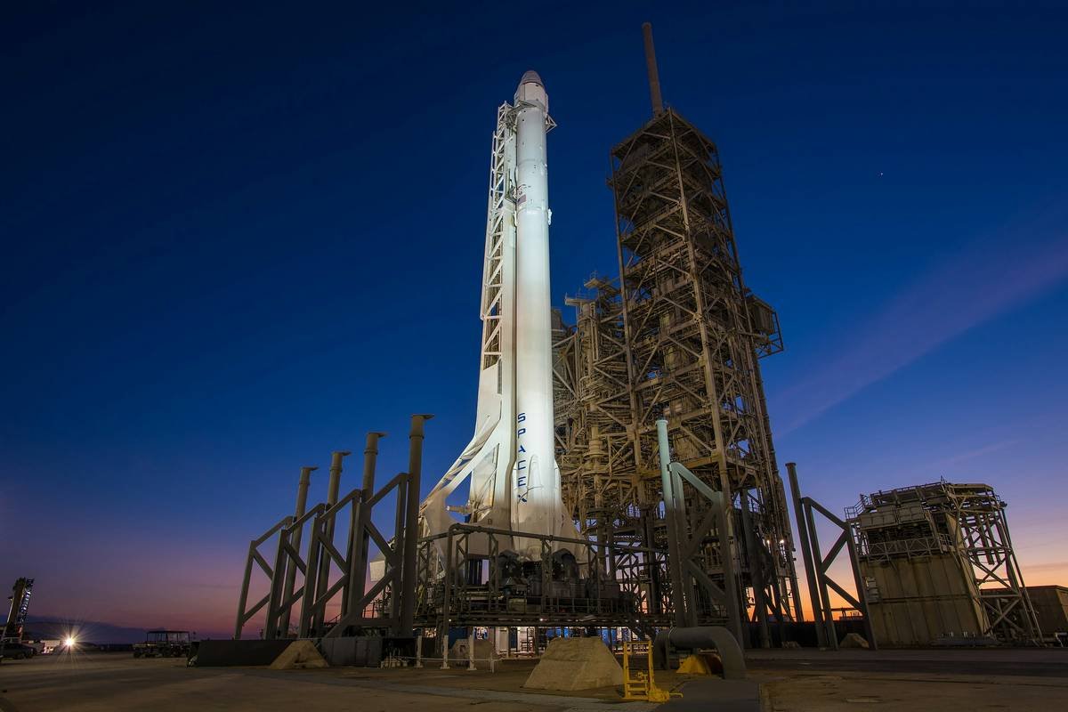 SpaceX Falcon 9 and Dragon Vertical